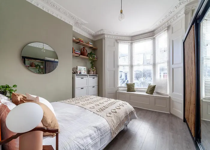 Arte Stays - 2 Bed Luxurious Flat, Garden, 5Min Dalston St., Parking Available, Serviced Accommodation - Up To 5 Ppl
